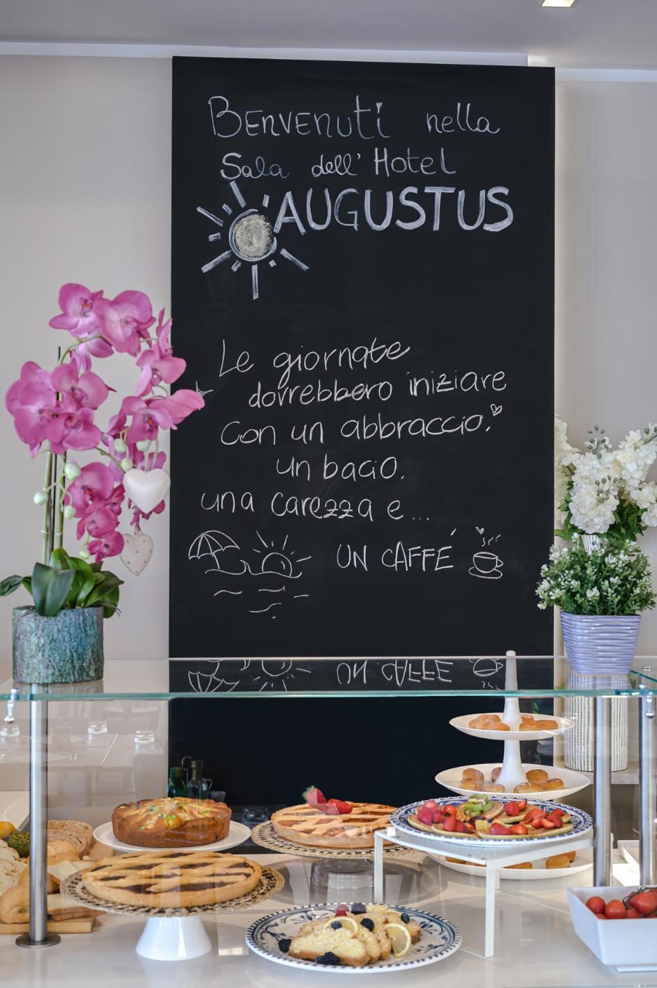 Hotel Augustus- Davanti A Noi C'E Solo Il Mare Misano Adriatico Exterior foto