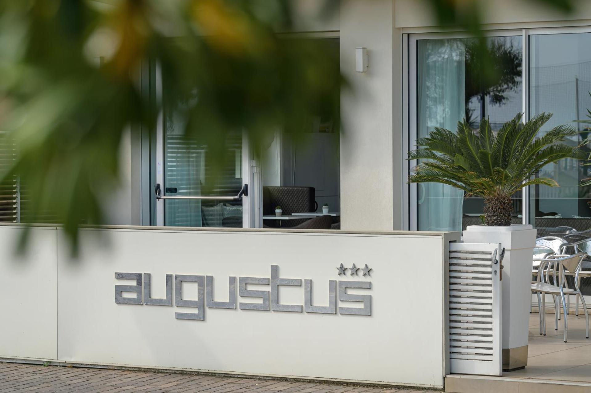 Hotel Augustus- Davanti A Noi C'E Solo Il Mare Misano Adriatico Exterior foto